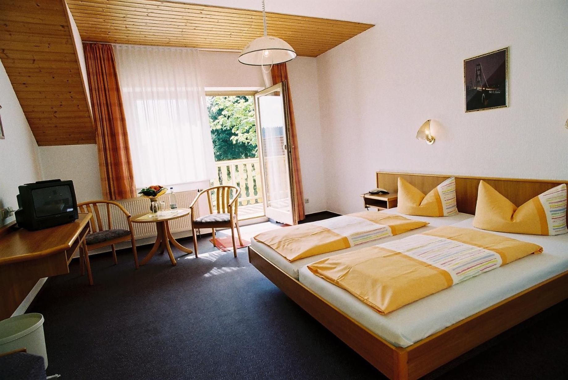 Hotel Zum Schneekopf "Garni" Gehlberg Exterior photo